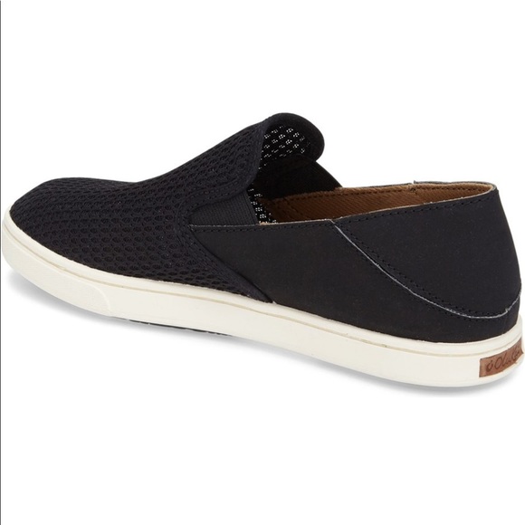 Black slip on sneakers w/drop in back heel.New without tags.Worn once.Too big. - Picture 2 of 4